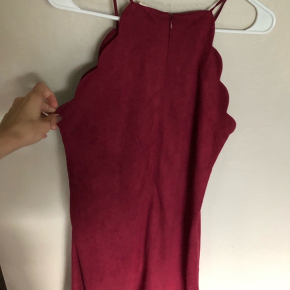 Red velvet scallop dress - Picture 2 of 5